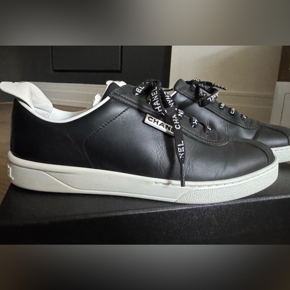 Chanel Weekender Logo lace up CC Sneaker in Black size 38 - Picture 3 of 11